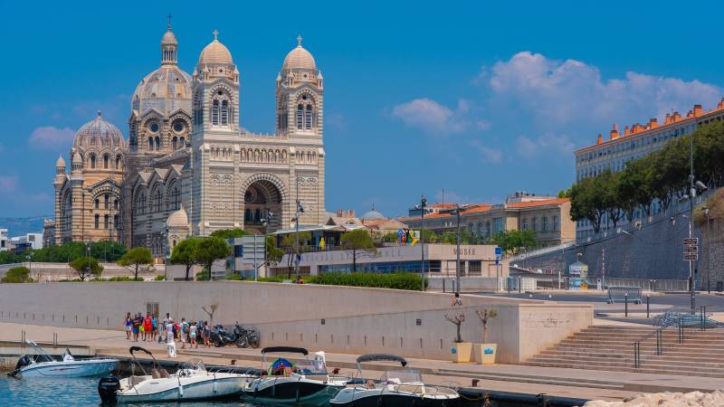 Comment devenir un manager commercial et marketing digital en alternance en périphérie de Marseille ?